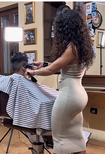 ASMR Iris Lady - Relaxing Barber Experience