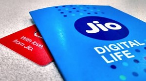 Reliance Jio Rs 3499 new annual prepaid plan gives 3GB daily data, check similar plans from Airtel and Vi