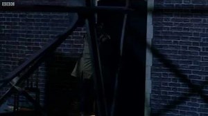 Amy and Rory's final chase - Doctor Who - The Angels Take Manhattan - BBC