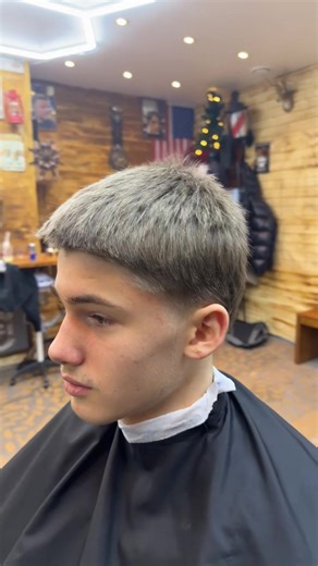 ✂️ Troy Barber | Djursholm 💈 Herrfrisör & Barberare – Herr & Barnklippning • Skägg • Styling 📅 Mån–Fre: 10–18:30 🕖 Bokning till 19:00 vid tid innan 📅 Lör: 10–16 📞 076-072 17 06 📍 Vindvägen 11, Djursholmstorg – Danderyd, Stockholm 🔗 Boka direkt via Bokadirekt: bokadirekt.se/places/troy-barber-djursholm 🌐 troybarber.se 📸 Följ oss på Instagram 👉 @troybarbe__ #TroyBarber #Djursholm #Danderyd #Barber #Barbershop