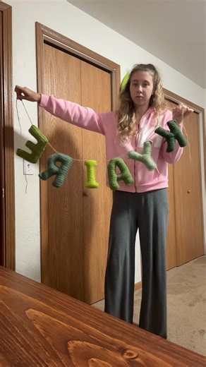 Pattern 👉 https://patternshere.com/unlock/?pattern=crochet-letter #CrochetLove #crocheting #crochetinspiration #crochetersofinstagram #crochet | Crochet Tutorial