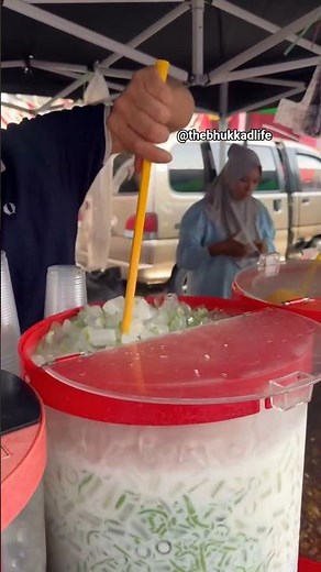 How Traditional Malaysian Cendol Is Served | Popular Street Food Drink