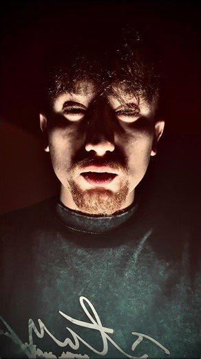 Wollt ihr ihn ganz hören? …meine Vergangenheit belastet mich seit mein 8ten Lebensjahr… 🥺 was du gerade hörst ist erst der Anfang soll ich ihn ganz droppen? 🤯#HerzAusBeton #wahreGeschichte #newmusic #caprisohnn