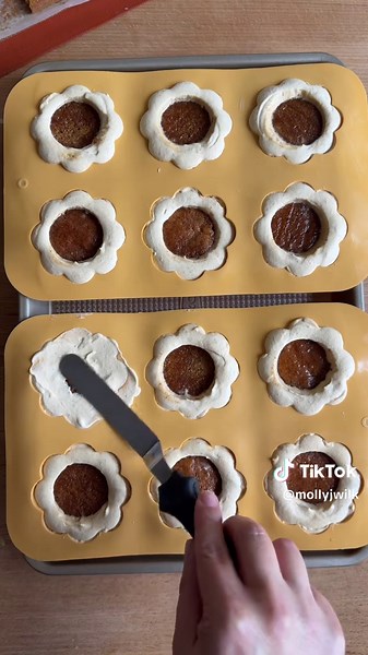 Pumpkin-shaped mousse entremets (just a fancy word for a mousse cake) for Halloween! 🎃 Then make them again for Thanksgiving! Aren’t these the cutest! If you’d like to make them with me Live on Zoom, walking through all the steps, join the class this Saturday (Oct 18th) at 1pm EST! 🗓️ Head to MollyJWilk.com (link in bio) or directly to mollyjwilk.com/events/pumpkin-entremet-mousse-cakes-10-18-25/ to learn more and sign up today!!! #pumpkin #pumpkinspice #moussecake #bakingclass #frenchpastry