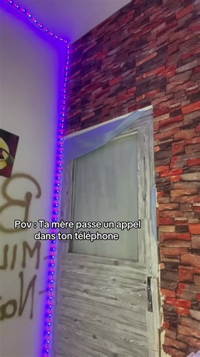POV : L'appel de ma mère sur mon téléphone