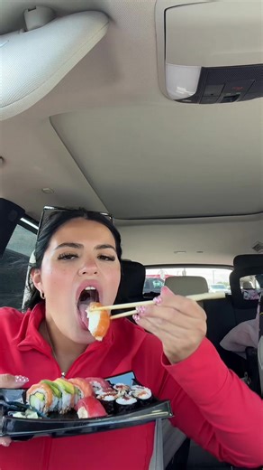 BIG MAMA hit 32k followers, you know I had to get some sushi 🍣 🍱 I freaking love yall 🫶🏻🫶🏻🫶🏻