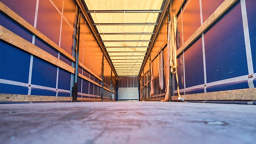 What is a Curtainside Trailer? [Definition, Pros and Cons of Using One]