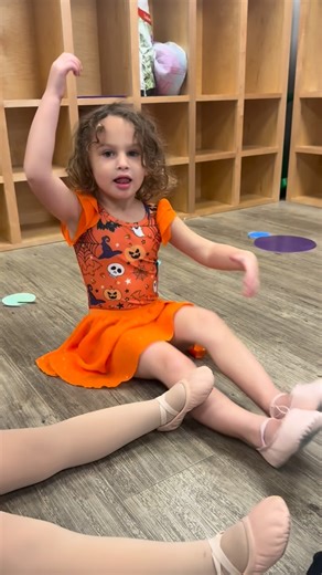 👻 Happy Halloween 🎃 This week our dancers showed off their moves and went back to the basics, practicing their 8-counts and having fun dancing in their Halloween outfits! We loved seeing their energy, focus, and creativity shine.✨ | Creative Kids Movement Network - Buffalo, NY Region