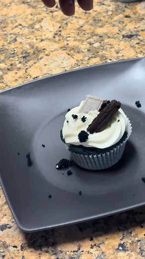 Blue Velvet Cookie Monster Cupcakes 🍪💙. Recipe 👇🏾 *. 1 1/4 cups flour * 1/4 cup cocoa powder * 1/2 teaspoon baking soda * 1/4 teaspoon salt * 1/2 cup butter, softened * 1 cup sugar * 2 large eggs * 1/2 cup sour cream * 1/4 cup milk * 1 ounce blue food color * Splash of vanilla #cookies #cupcake #capcut #fyp #bluevelvet #redvelvet #cheesecake #cake #fypシ #dessert #yummy #food #foodie #sweets #trending