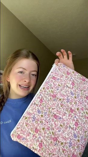 A TRAVELING ESSENTIAL: an adorable laptop sleeve💻💗🎧