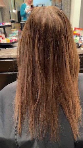 Do you have Tiny White Dots on your hair ?The culprit is likely Trichorrhexis Nodsa! These nodes are weak points on the hair. Most common causes are chemical damage, heat damage, sleeping on wet hair.The cure is to cut them off ✂️Let me know if you have always wondered about this ! Asheville Hair Extensions Invisible Bead Extensions | Kelly Maxwell