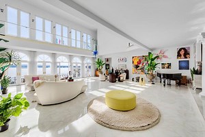 A Venetian-style palazzo in New York, a sprawling estate in Chile and a London penthouse that formerly belonged to a rock star are but a few of the homes featured as Listings of the Day this week. Take a tour of these estates below & find more one-of-a-kind luxury Listings of the Day here: http://mansion.global/2kB7LhP | Mansion Global