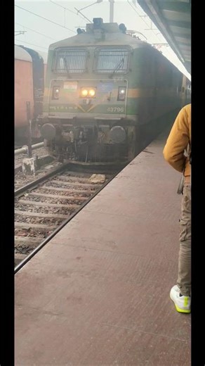 #train #viral #songlove #love #reels teri yadon ke saye me #bollywood #hindisong #popularsong #yaari