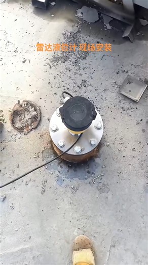 Efficient, accurate, and easy to install. See how GiantWell’s 80GHz radar level transmitter is deployed on site for reliable tank level measurement in industrial environments. More industrial measurement solutions at GiantWell. #processcontrol #radarleveltransmitter #instrumentation | GiantWell Instruments - Flow, Level & Pressure Solutions