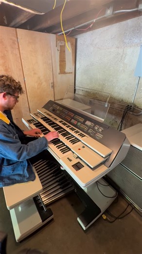 Elijah Fox on Instagram: "Playing around with some sounds on this rare 1984 Yamaha Electone FX-1 🎹🎹 Upcoming shows ! (Tickets in bio) January 16- Istanbul, Turkey 🇹🇷 January 18- Rome, Italy 🇮🇹 January 19- Milan, Italy 🇮🇹 January 20- Bologna, Italy 🇮🇹 January 22- Barcelona, Spain 🇪🇸 January 23- Madrid, Spain 🇪🇸 January 24- Coruna, Spain 🇪🇸 January 25- Ourense, Spain 🇪🇸 January 28- Southampton, UK 🇬🇧 January 29- London, UK 🇬🇧 January 30- Nyon, Switzerland 🇨🇭 January 31- Fri