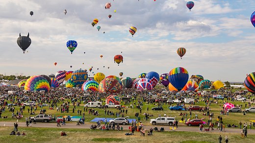 Watch hundreds of hot air balloons take over Western skies for massive Balloon Fiesta