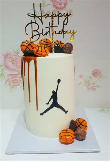Slam dunk your celebration with this **basketball-themed** cake! 🏀🎂 Perfect for any hoops fan with a sweet tooth! 🏆🔥 #BasketballCake #GameTimeTreats