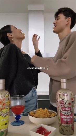 Carol Martín on Instagram: "Nuestro mejor plan de domingo: hacer nuestro propio aperitivo en casa con nuestros cocktails de @coppacocktails Listos para servir y disfrutar 🍸 ¿Repetimos? 🤭 Coppa Cocktails recomienda un consumo responsable/ 14,5% VOL. Publi"