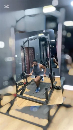 Smiths machine Lunges: Build stronger Legs Today #lunges #stronglegs #shorts #subscribe