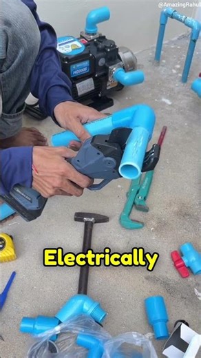 Cordless electric pipe cutter