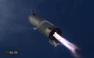 SpaceX公司的SN10飞船 着陆成功后发生爆炸