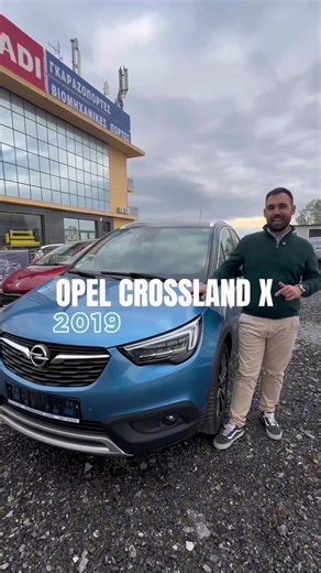 🚗 Νέα παραλαβή στην Charatasos Cars, για τους φίλους του Ηρακλή! Opel Crossland X 2019 – 1200 cc, 131 ίπποι, σε γαλάζιο με μαύρο ουρανό, επετειακή έκδοση 120 χρόνων. Ξεχωριστά χαρακτηριστικά: • Ζάντες αλουμινίου • LED φωτιστικά σώματα • Cruise control • Πλήρες multimedia με GPS • Διζωνικός αυτόματος κλιματισμός • 6άρι κιβώτιο ταχυτήτων • Κάμερα οπισθοπορείας & αισθητήρες παρκαρίσματος 💙 Ο επόμενος οικογενειάρχης και φίλος του Ηρακλή μπορεί να επικοινωνήσει μαζί μας και να το αποκτήσει(ή και να
