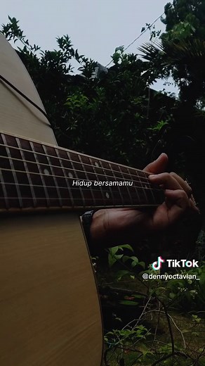 muncul mulu perasaan nih lagu wkwk dah lah coverin ae #raimlaode #komang #fingerstyle #instrument #fyp