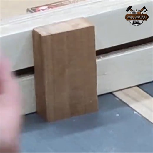 See what this man did with basic woodworking tools in his garage workshop #carpentrylife #carpentryskills #woodworkingprojects #woodworkingproject #woodwork #woodworkingtips #woodworking | WillWood Diy & Woodworking