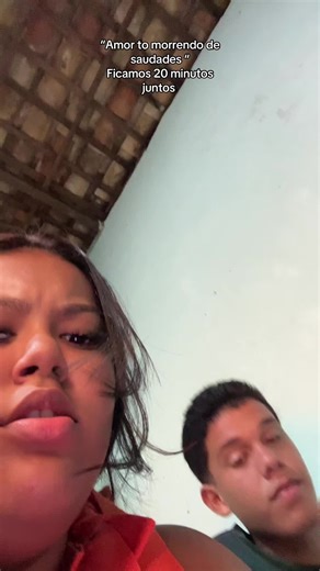 Vídeo Romântico de Casal: Momentos de Saudade