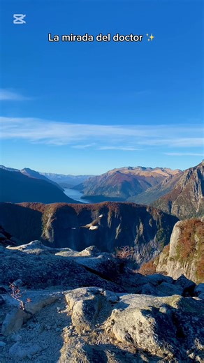🌎 Algunos de los lugares que hacen de Bariloche un destino único en el mundo ✨ Esos que te dejan sin palabras, te conectan con la naturaleza y te hacen querer volver siempre. 📍 Guardá este post para tu próximo viaje ✈️ 🏠Si buscas hospedaje En el 💙 de Bariloche escribinos Reservá directo por WhatsApp con el link en bio 🏔️ . . . #bariloche #patagonia #nievebariloche #paisajes #argentina #conocerargentina #reels #viajar #reel #lake #video #patagoniaargentina #reelsinstagram #paraiso #paraisona