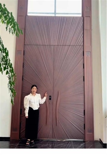 Exploring the 6-Meter Giant Gate in Modern House Design