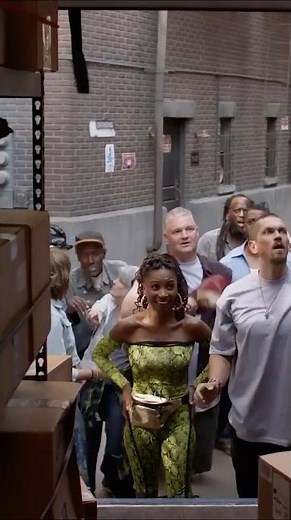 An abandoned delivery truck means presents for everybody! #Shameless