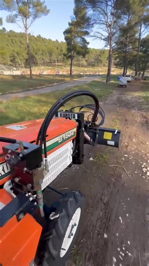 Livraison ce matin d’un kubota B1502 avec chargeur d’origine À Aubagne (13) | Cerneau SA