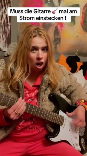 Dieses Sounds sind auch in Dani Musik ! Sie spielt nur mit Bass bzw. Dem Hals der Gitarre #newmusic