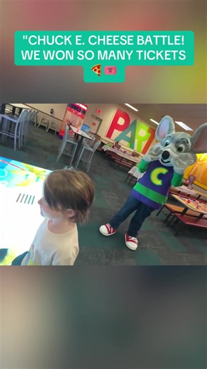 "CHUCK E. CHEESE BATTLE! WE WON SO MANY TICKETS 🍕🎟️ #arcade #games #... | chuck e cheese game