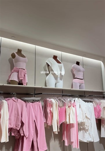 @°❀⋆SANAI J ࿔*:･ gifted me my first @SKIMS set and i’ve been ready for my second! this store will be seeing me again for SURE🤭 #kaliyahangelee #skims #skimsstore #shopping #shoppingvlog