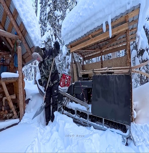 39 reactions | Winter - Survival alone in the storm snow cabin. | SOLO Boys | Facebook