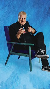 Gregg Bissonette performs "Unchained" by Van Halen. 🤘🏼 Join Gregg as he shares his experiences from his time with David Lee Roth. He demonstrates his unique charting method, using simple notes and cues to maintain the song's energy without needing a full music stand. Head over to our YouTube channel to watch his full #DrumeoLIVE, where we discuss the drummer's essential role in driving the band and ensuring smooth transitions. His performance showcases his ability to balance technical precisio