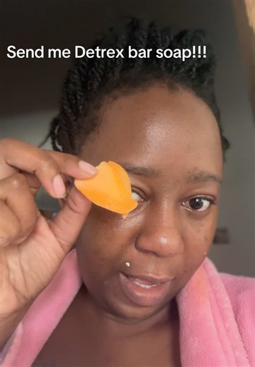 Even if a man offers me detrex in exchange for 10 kids i will happily do it!!😂 Thing is over the years i have been battling hyperpigmentation and plyloris and i have used all the good damn products and nothing changed only this one time i used glytone exfoliating body wash and lotion and that worked like magic and finding it here in Malawi is a hustle so i decided to try detrex just because i loved the scent and chile it fixed my problem ( the brightening and even tone is unexplainable) and i d