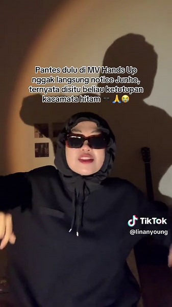 Junho dan Ketampanan yang Terselubung di MV Hands Up