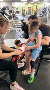 Levi was so excited to be fit with his first running blade! He picked out a flame design for the finished socket, and said he thought it made him run faster!🔥😊🦿After his first run, Levi couldn’t wait to show it to his dad through the window of the hyperbaric chamber he was chilling in! 😂🥰 Freya, who was here that same week, was also being fit with a running leg. They were able to play together a lot since both families were staying at the same hotel. We love to see our POA kids happily play