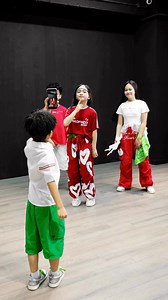 The cameraman got a bit distracted 😆 Who wants to see the final result? | Follow Me | Tiktok Dance #minhx #teaching #dance #lecirque | Minhx
