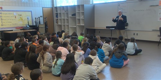 State representative visits elementary school to teach students about government