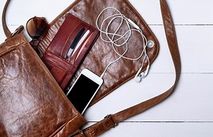 Top 10 Phone Charging Purses | LoveToKnow