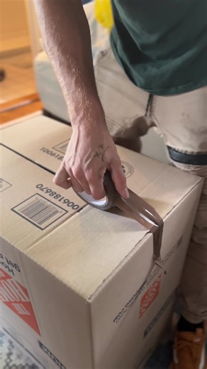 From your old home to your new beginnings! 🏡 Phoenix Moving LLC handles your move in Northwest Arkansas with the utmost care. #NewHome #MovingDayVibes #NWALife #TrustedMovers