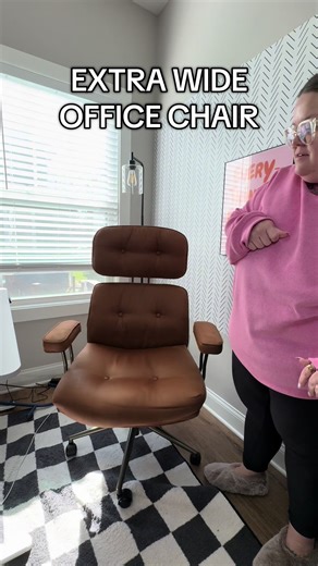 This extra wide office chair is extremely comfortable and actually fits my plus size body! #ttscategoryambassador #tiktokshopcreatorpicks #creatorpicksambassador #newyearnewme #officechair