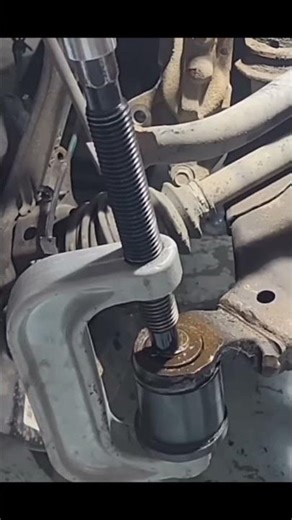 "Removing a ball joint using the right tools is actually that simple" #repair #mechanic #ytshorts