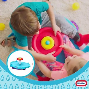 5 comments | Avec le Dual Twister, les enfants peuvent tourner en rond, seul ou avec un(e) ami(e). Placez le jouet dehors, raccordez-le au tuyau d'arrosage et vous aurez un Dual Twister mouillé et endiablé! ☀️ | Little Tikes | Facebook