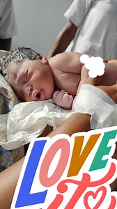 Juste après l'expulsion du bébé, le mettre en contact avec sa mère peau á peau, un geste bénifique qui permettra : - de faciliter la délivrance ( expulsion du placenta ) - d'ameliorer la montée du lait maternel - de créer rapidement un lien d'affection entre bébé et maman - de rassurer le bébé qui vient de changer d'environnement. OASIS De La Maternité Si vous désirez tomber enceinte, faites des Serviettes hygiéniques NJ votre allié. #ODLM | OASIS De La Maternité