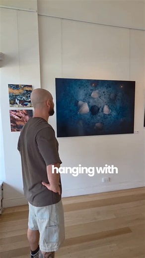 Hanging in the gallery with artist Chris Kroll. Chris is an underwater, live music and travel photographer, capturing moments that are immersive, energetic and often fleeting. His work moves between environments and experiences, documenting places, performances and underwater worlds with a strong sense of presence and atmosphere. Chris is exhibiting as part of the Print 2 Metal group exhibition. @print_2_metal #print2metal #chriskroll #photographyonmetal #underwaterphotography #livemusicphotogra